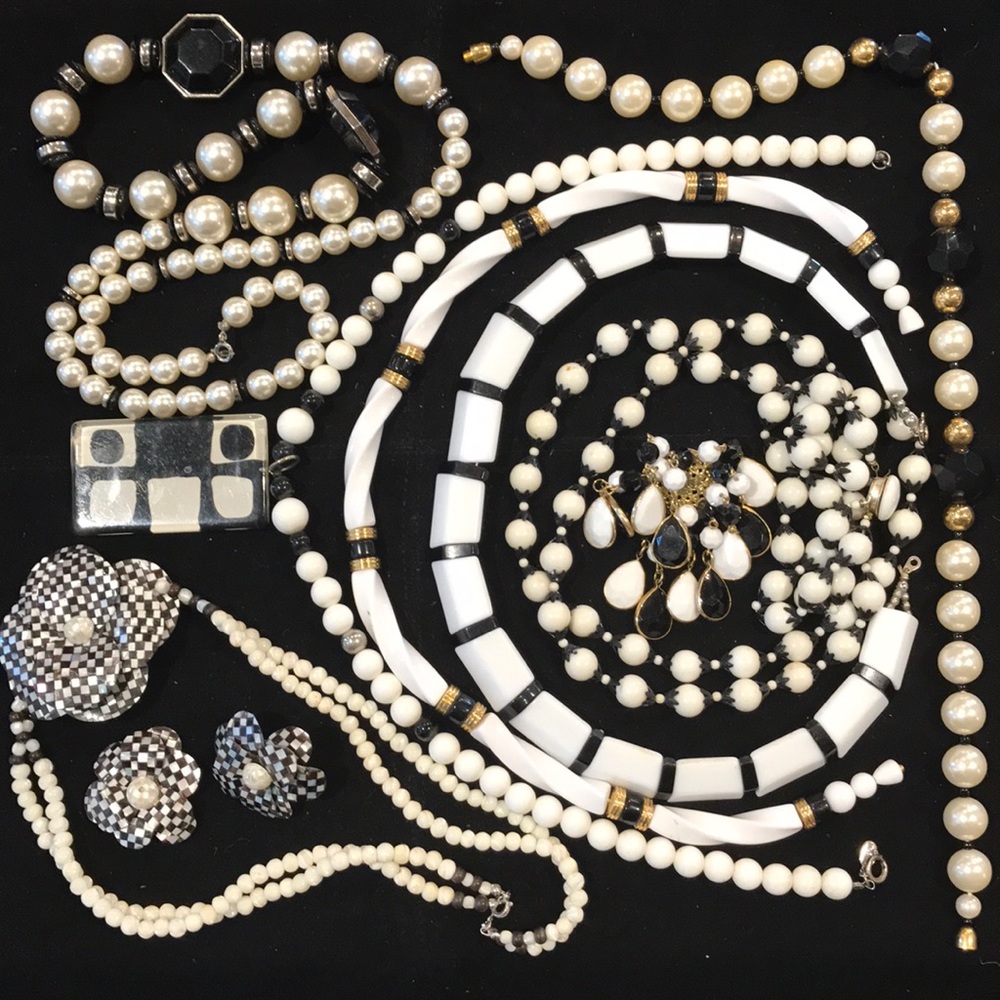Bulk lot of vintage costume jewelry- wholesale